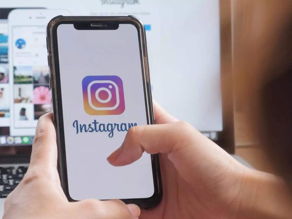 how to stop Instagram from scrolling to the top Android